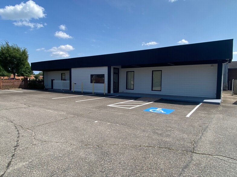 More Photos Of 2907 Fort Bragg Rd, Fayetteville Storefront Retail Office For Lease