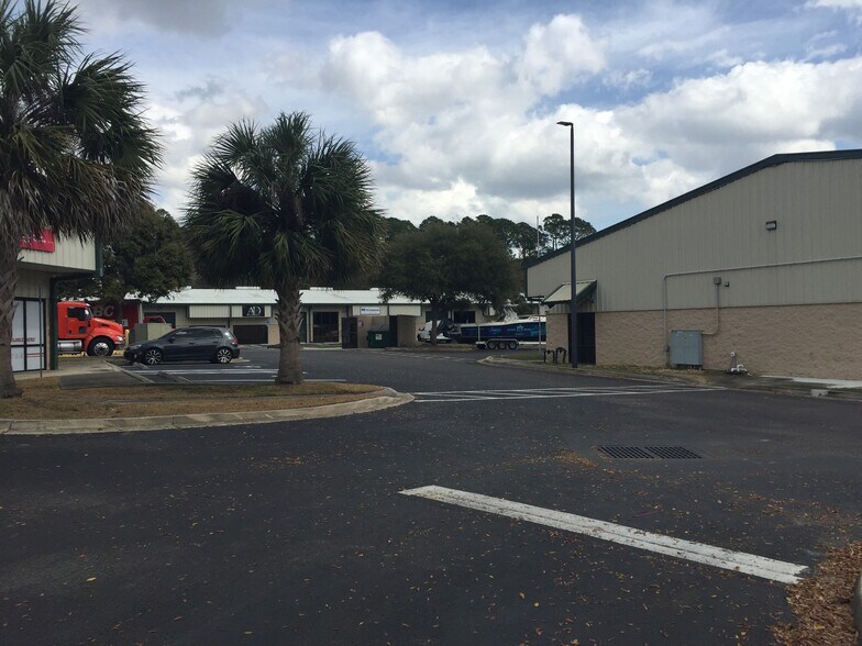 More Photos Of 8725 Youngerman Ct, Jacksonville Warehouse For Sale