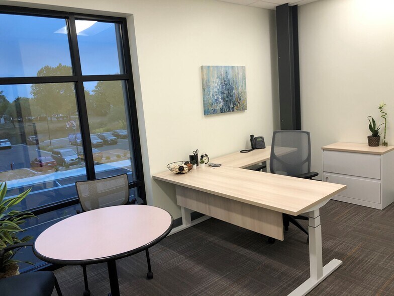 More Photos Of 11 Municipal Dr, Fishers Medical For Lease