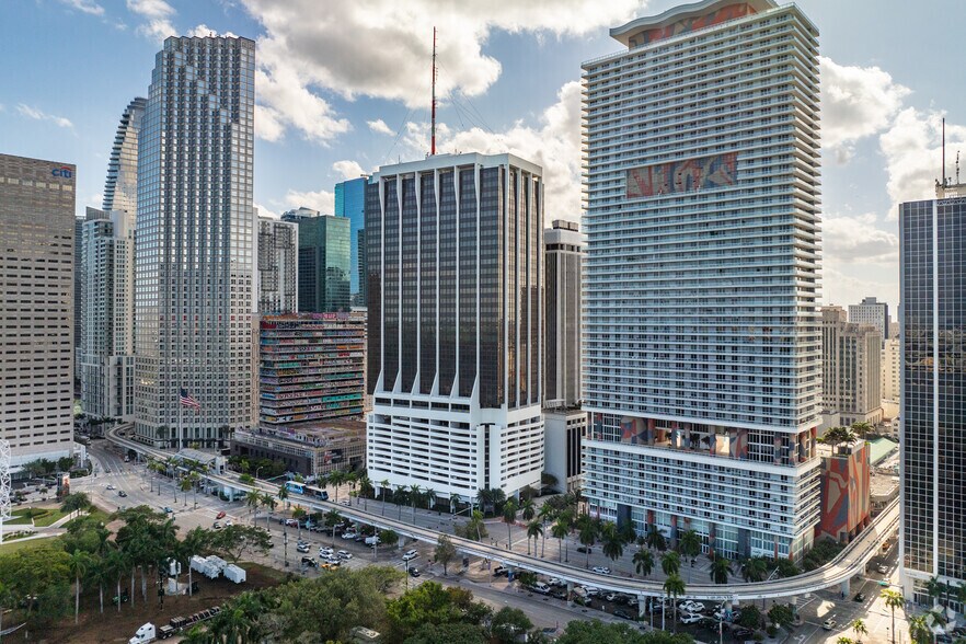 More Photos Of 2 S Biscayne Blvd, Miami Office Residential For Lease