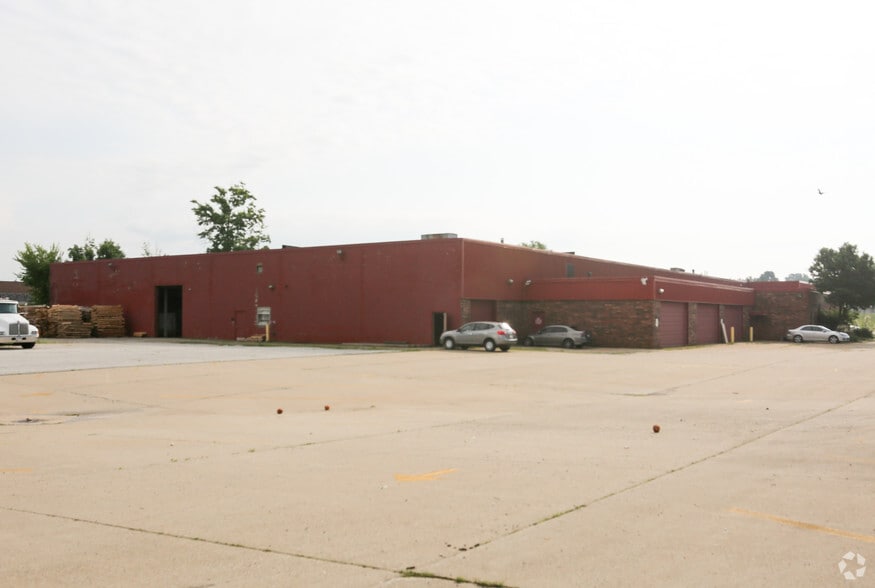 More Photos Of 7700 Oak Leaf Rd, Oakwood Village Manufacturing For Lease