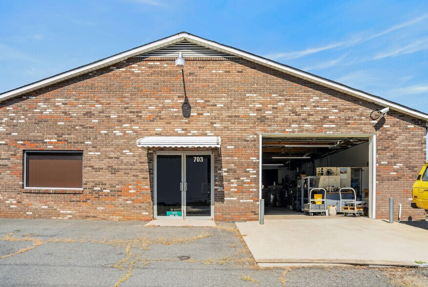 More Photos Of 700 N Cannon Blvd, Kannapolis Storefront Retail Office For Lease