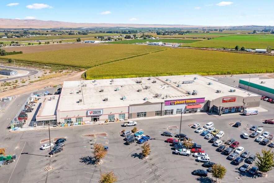 More Photos Of 2600 Yakima Valley Hwy, Sunnyside Storefront For Lease