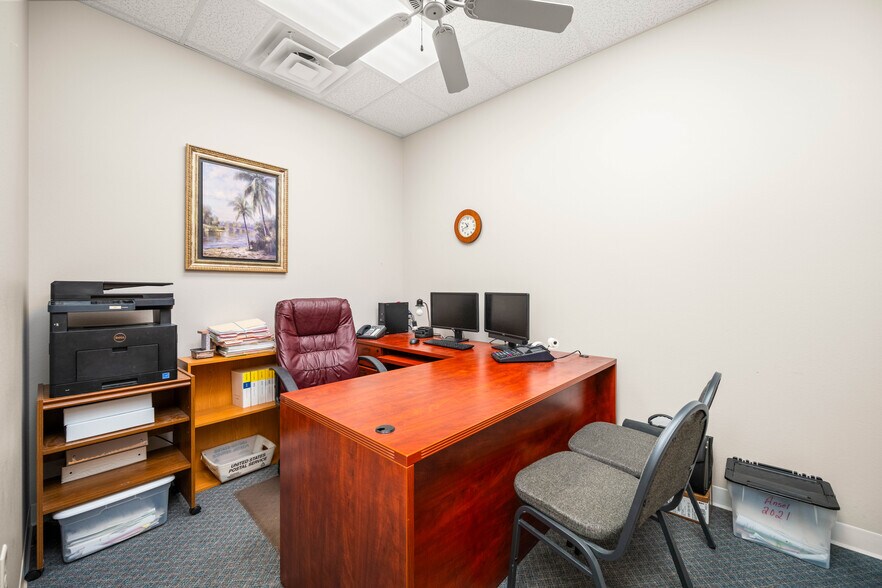 More Photos Of 816 University Pky, Natchitoches Office For Sale