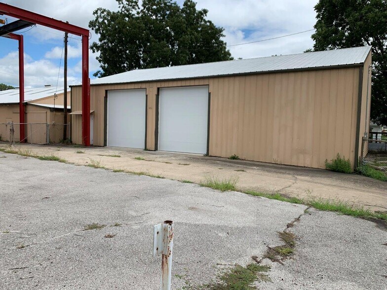 Primary Photo Of 177 S Pence St, East Alton Warehouse For Lease