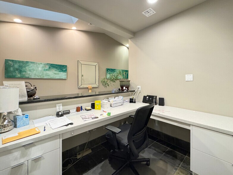 More Photos Of 542-544 N 5th Ave, Sequim Medical For Sale