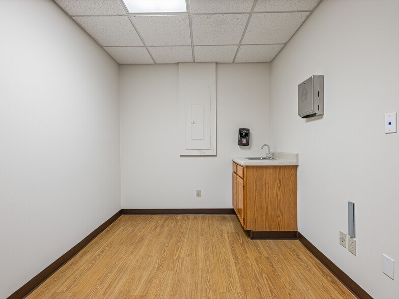More Photos Of 6 Brooklet St, Asheville Medical For Lease
