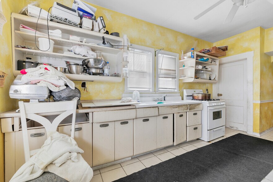 More Photos Of 5543 State Rd, Parma Freestanding For Sale