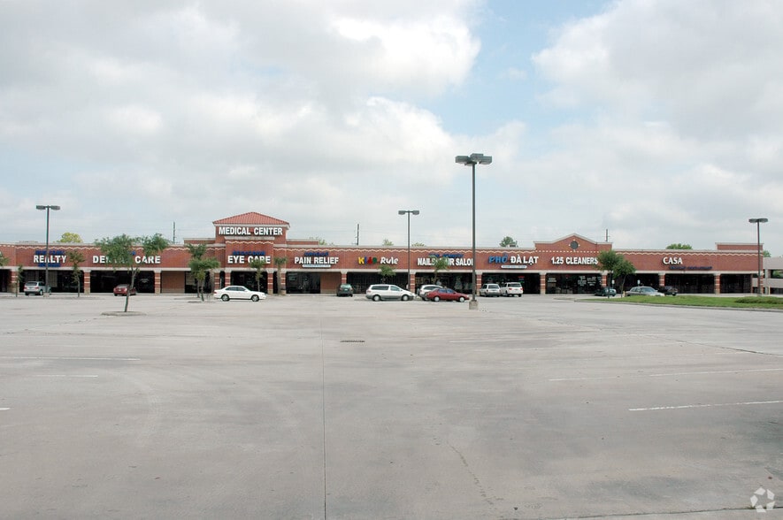 More Photos Of 7758 W Tidwell Rd, Houston Unknown For Lease