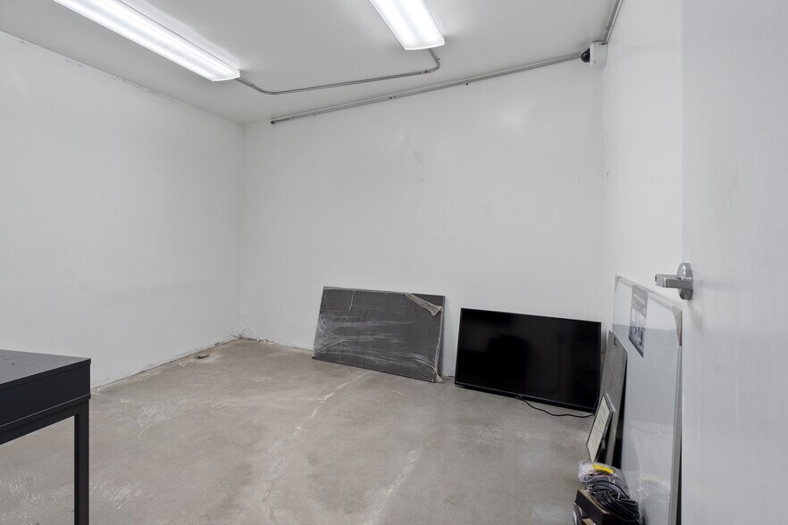 More Photos Of 3501 Emery St, Los Angeles Manufacturing For Sale