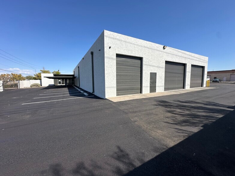 More Photos Of 21401 N 7th Ave, Phoenix Warehouse For Lease