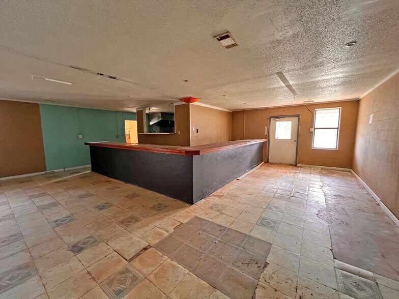 More Photos Of 3268 - 3244 River Fork Rd, Waterloo Bar For Sale