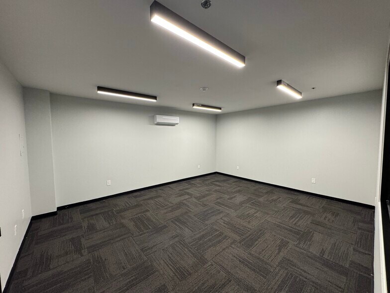 More Photos Of 152 Post Ave, New York General Retail For Sale