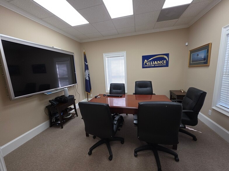 More Photos Of 23 Plantation Park Dr, Bluffton Office For Lease
