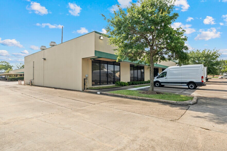 More Photos Of 11200-11248 Wilcrest Green Dr, Houston Unknown For Lease