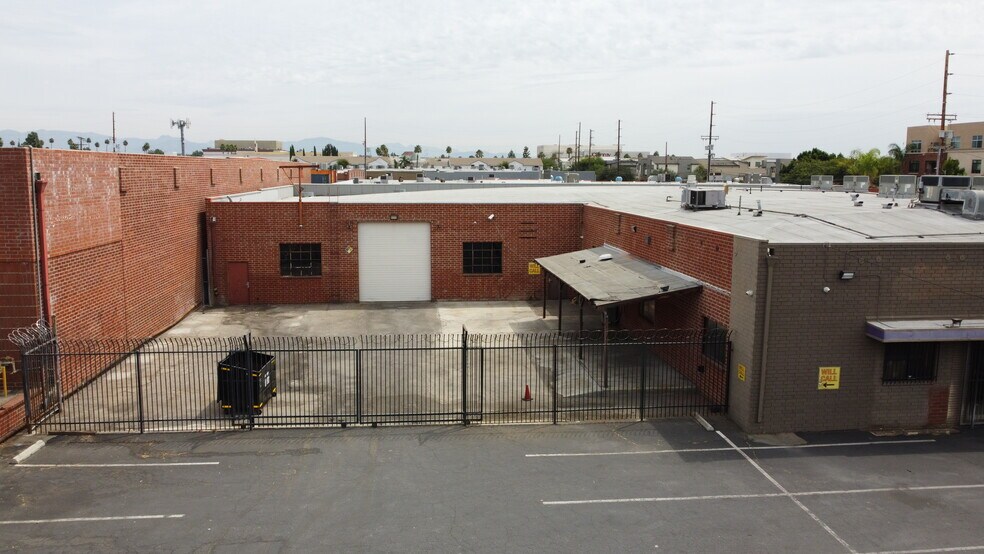 More Photos Of 9300-9310 Corbin Ave, Northridge Warehouse For Lease