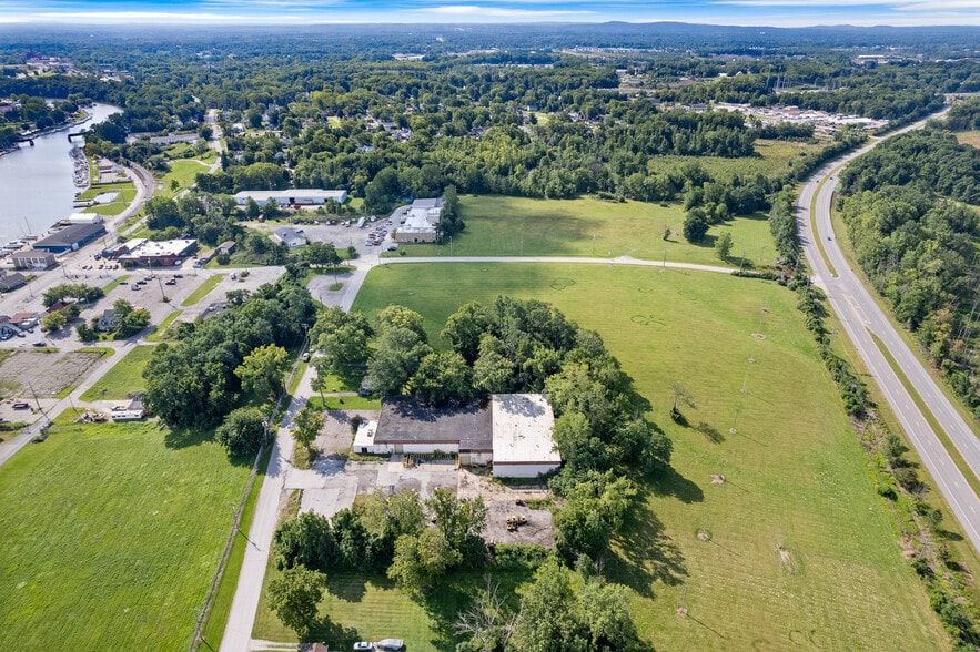 More Photos Of 60 Williams St, Grand River Warehouse For Sale