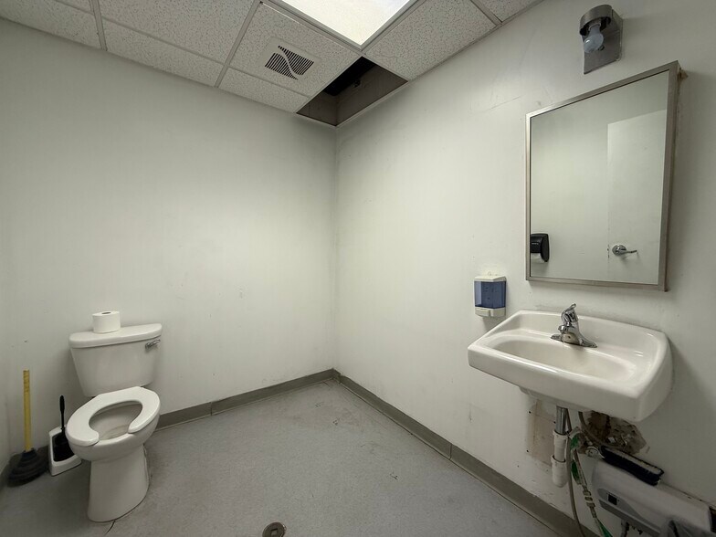 More Photos Of 1400 N Mill Rd, Vineland Warehouse For Lease