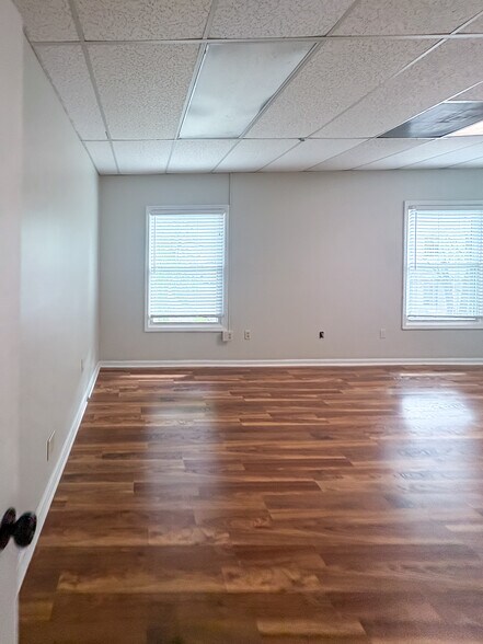 More Photos Of 890 Johnnie Dodds Blvd, Mount Pleasant Office For Lease