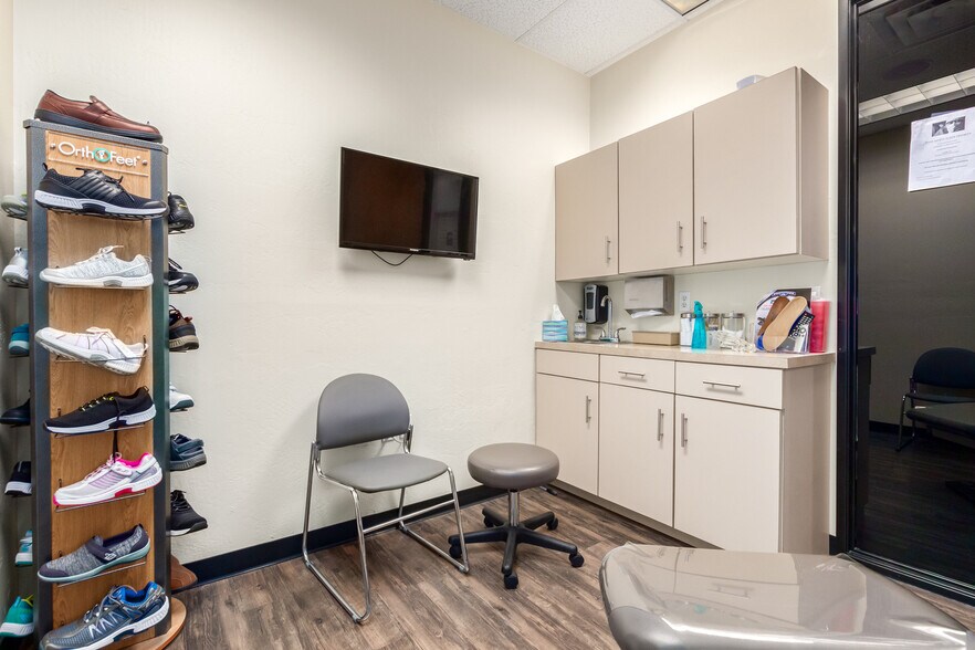 More Photos Of 4045 E Union Hills Dr, Phoenix Medical For Sale