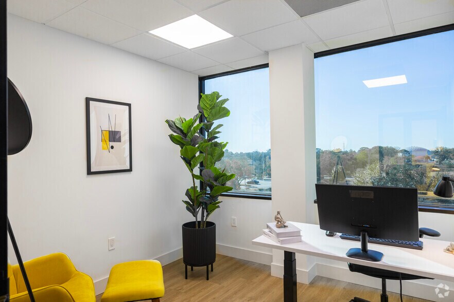 More Photos Of 6698 68th Ave N, Pinellas Park Coworking Space