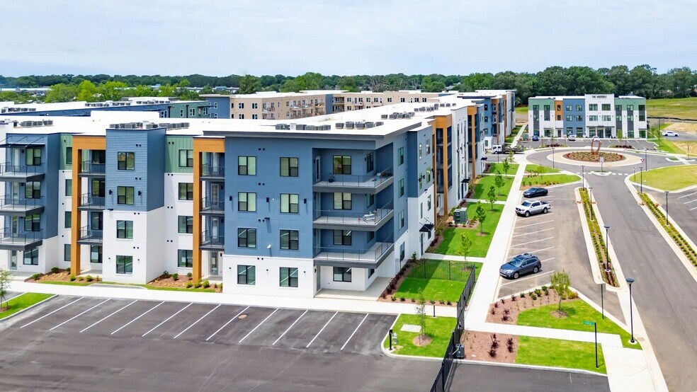 More Photos Of 6896 US Highway 70, Bartlett Restaurant For Lease