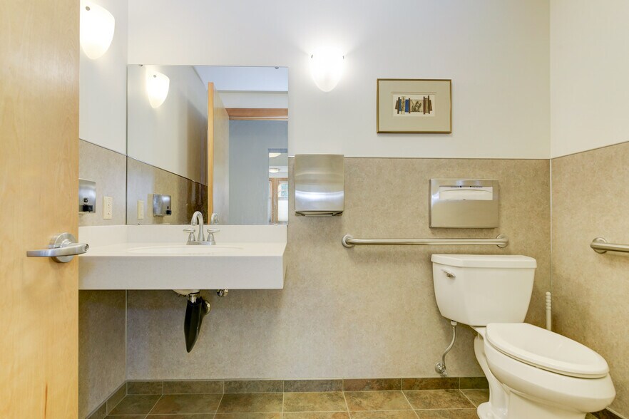 More Photos Of 2018 Caton Way SW, Olympia Medical For Sale