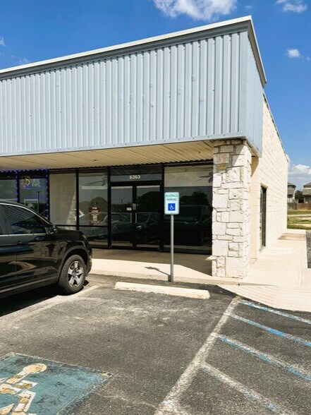 More Photos Of 6415-6415-115 Prue Rd, San Antonio Unknown For Lease