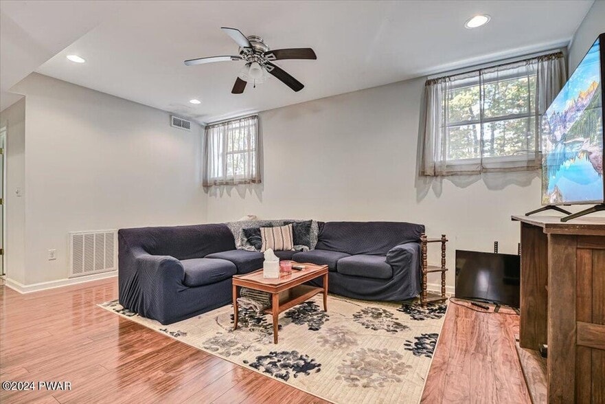 More Photos Of 186 Ledgedale Rd, Lake Ariel Apartments For Sale