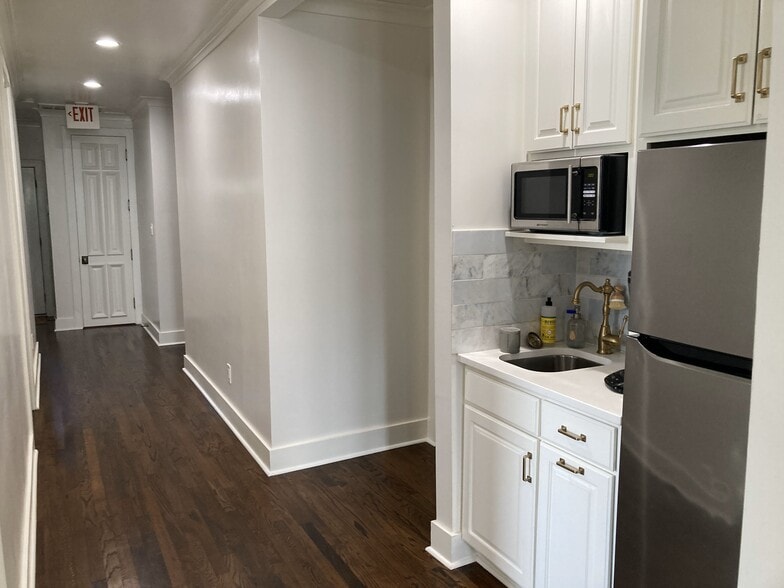 More Photos Of 4344 Congress Ave, Dallas Office For Sale