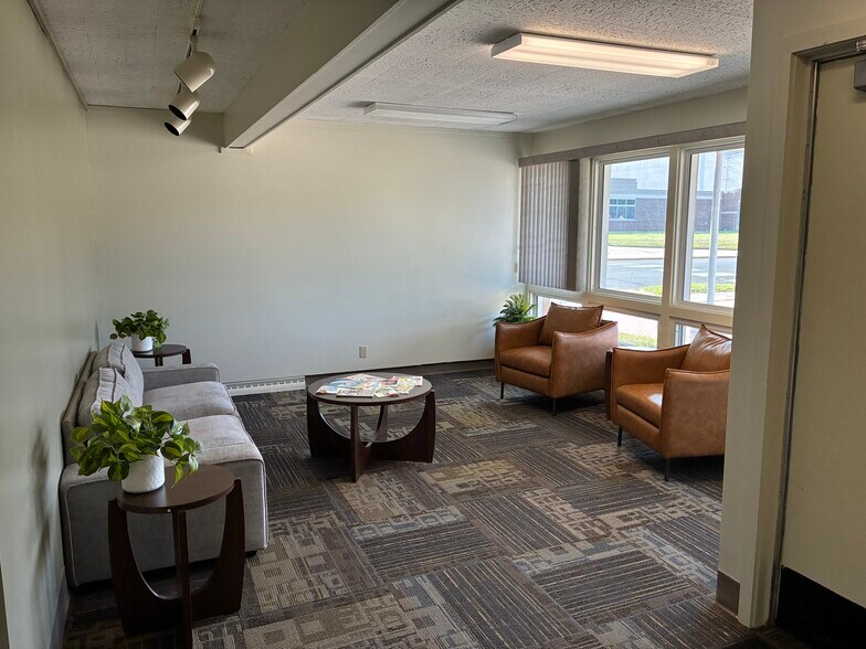More Photos Of 936 Church Ave, Saint Charles Office For Sale