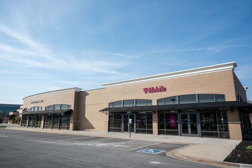 More Photos Of 4907-4917 Town Center Dr, Leawood Freestanding For Lease