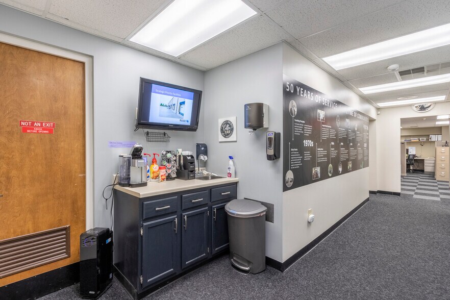 More Photos Of 5095 Crookshank Rd, Cincinnati Light Manufacturing For Sale