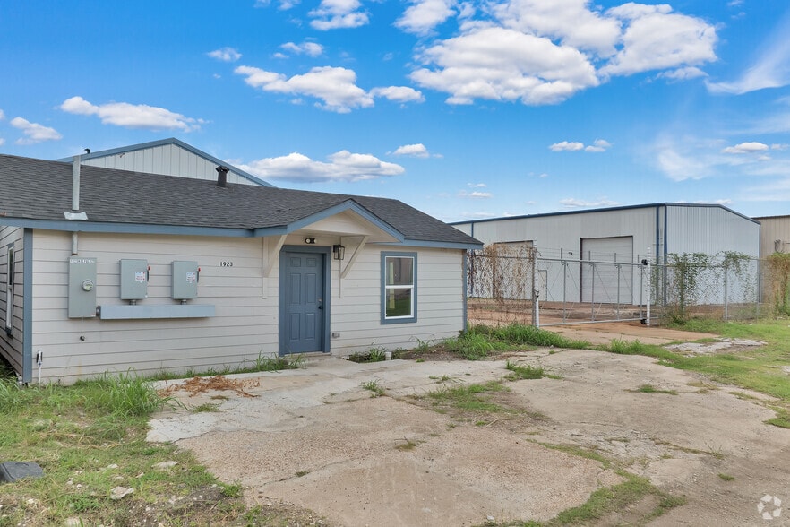 Primary Photo Of 1923 Kolfahl St, Houston Warehouse For Sale