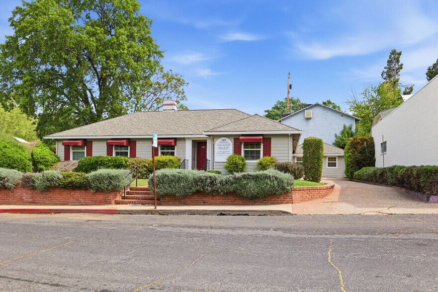 Primary Photo Of 137 S Shepherd St, Sonora Flex For Sale