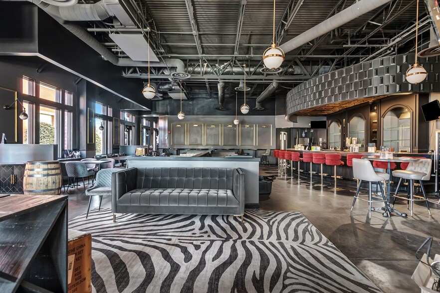 More Photos Of 890 Parker Sq, Flower Mound Storefront Retail Office For Lease