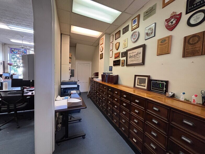 More Photos Of 14 2nd St, Troy Storefront Retail Residential For Lease