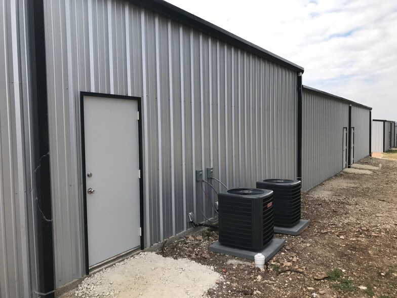 More Photos Of 12440 Trail Driver, Austin Warehouse For Lease