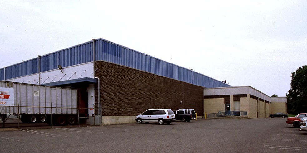 More Photos Of 120 Circle Dr N, Piscataway Warehouse For Lease