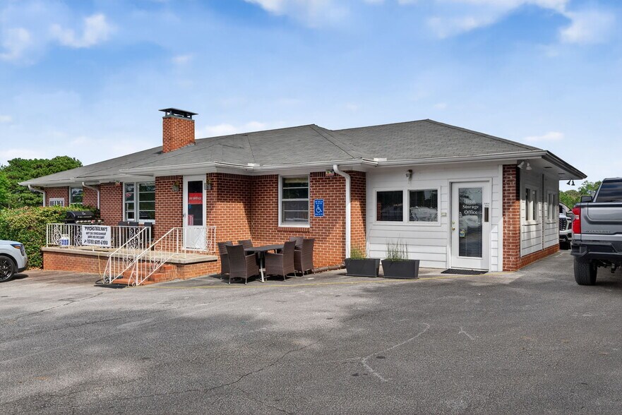 More Photos Of 6005 Lanier Islands Pkwy, Buford Self Storage For Sale