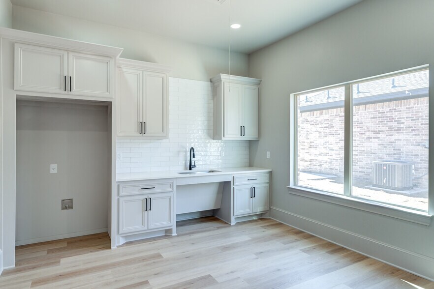 More Photos Of 1418 N Slide Rd, Lubbock Medical For Sale