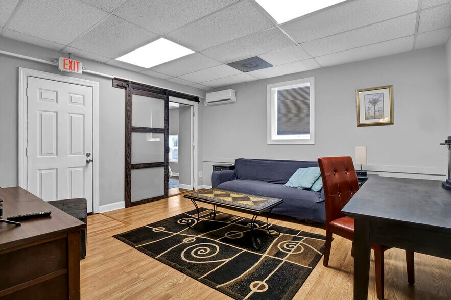More Photos Of 2020 Princess Place Dr, Wilmington Freestanding For Sale