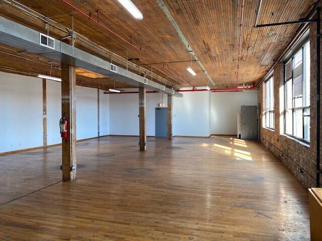 More Photos Of 4410 N Ravenswood Ave, Chicago Loft Creative Space For Lease