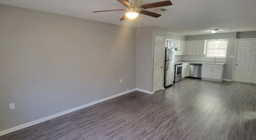 More Photos Of 1800 Labette Manor Dr, Little Rock Apartments For Sale