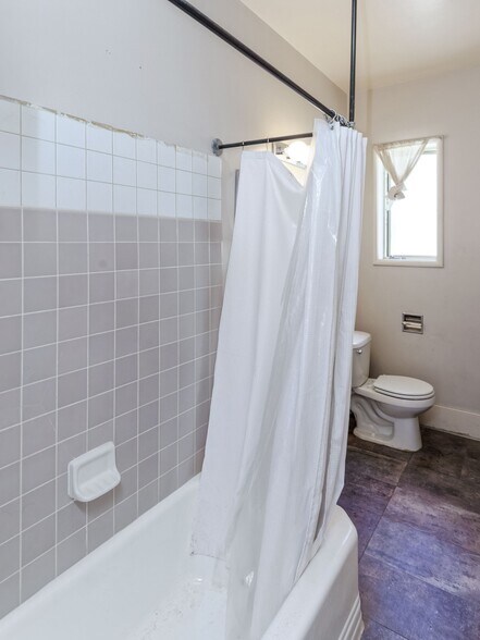 More Photos Of 2944 Webster St, Oakland Office For Sale