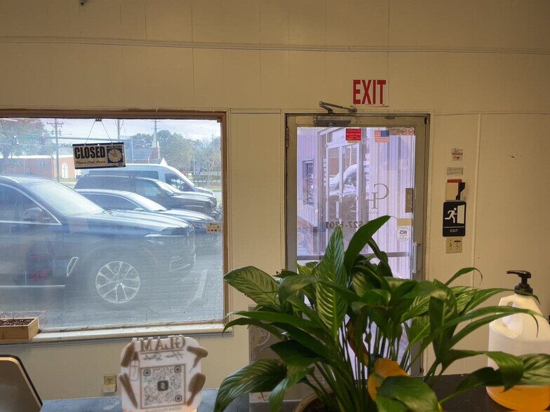 More Photos Of 1906 Parental Home Rd, Jacksonville Storefront For Sale