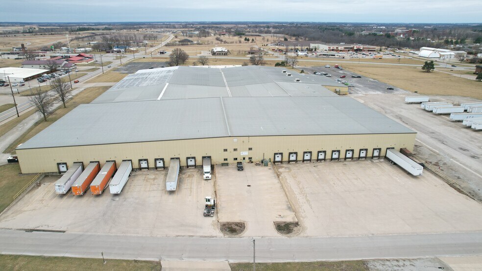 More Photos Of 1805 E Washington St, Mount Pleasant Warehouse For Sale