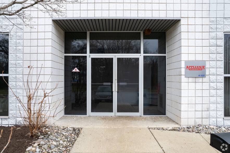 More Photos Of 730 Veterans Dr, Bridgeport Warehouse For Lease