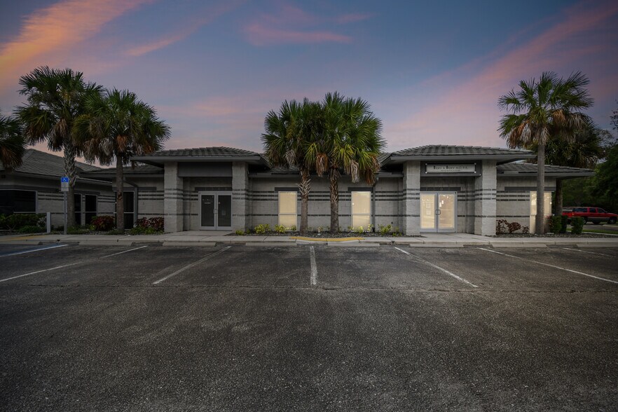 More Photos Of 7300-7313 E Professional Pky, Lakewood Ranch Medical For Sale