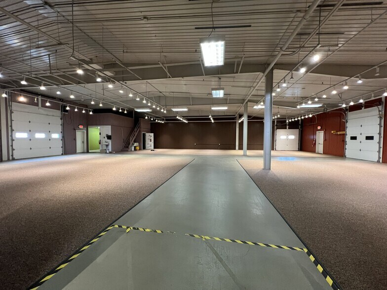 More Photos Of 105 Gallery Ln, Morristown General Retail For Lease